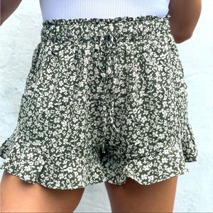 Allie Rose Short | Green & White Floral Short
